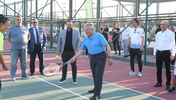Kayseri Büyükşehir’in tenis kortlarına sporsever akını