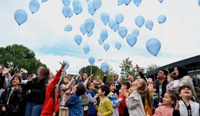 Mavi balonlar Bursa’dan gökyüzüne bırakıldı