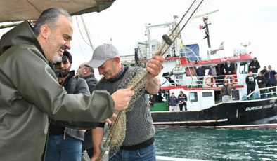 Bursa Büyükşehir’den balıkçılara tulum ve çizme