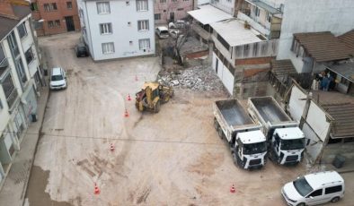 İnegöl’de kamulaştırılan binalar otopark oluyor